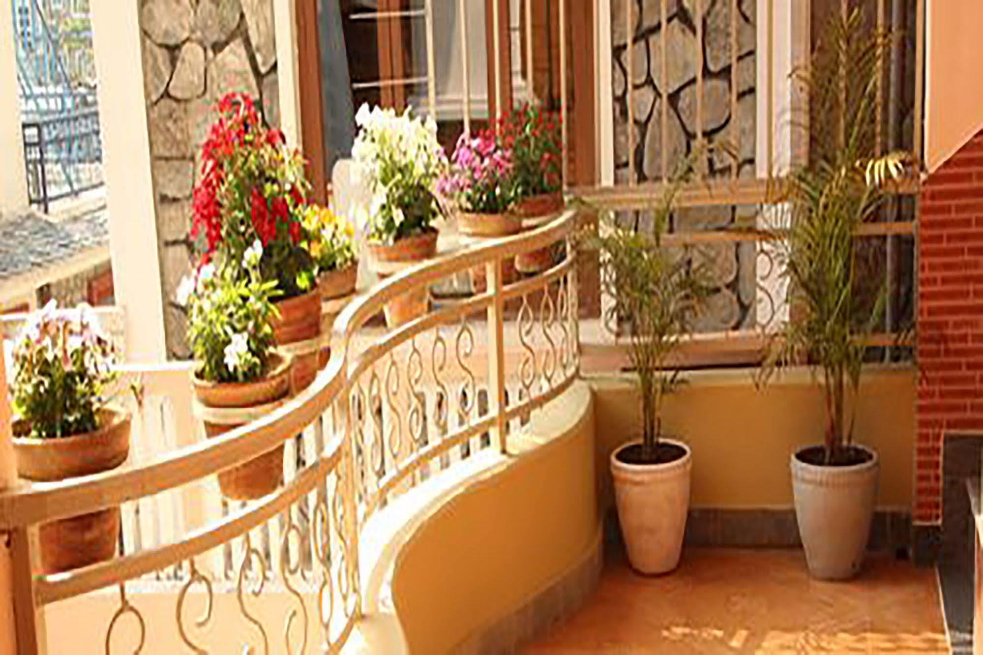 Hotel Half Moon Pokhara Exterior foto
