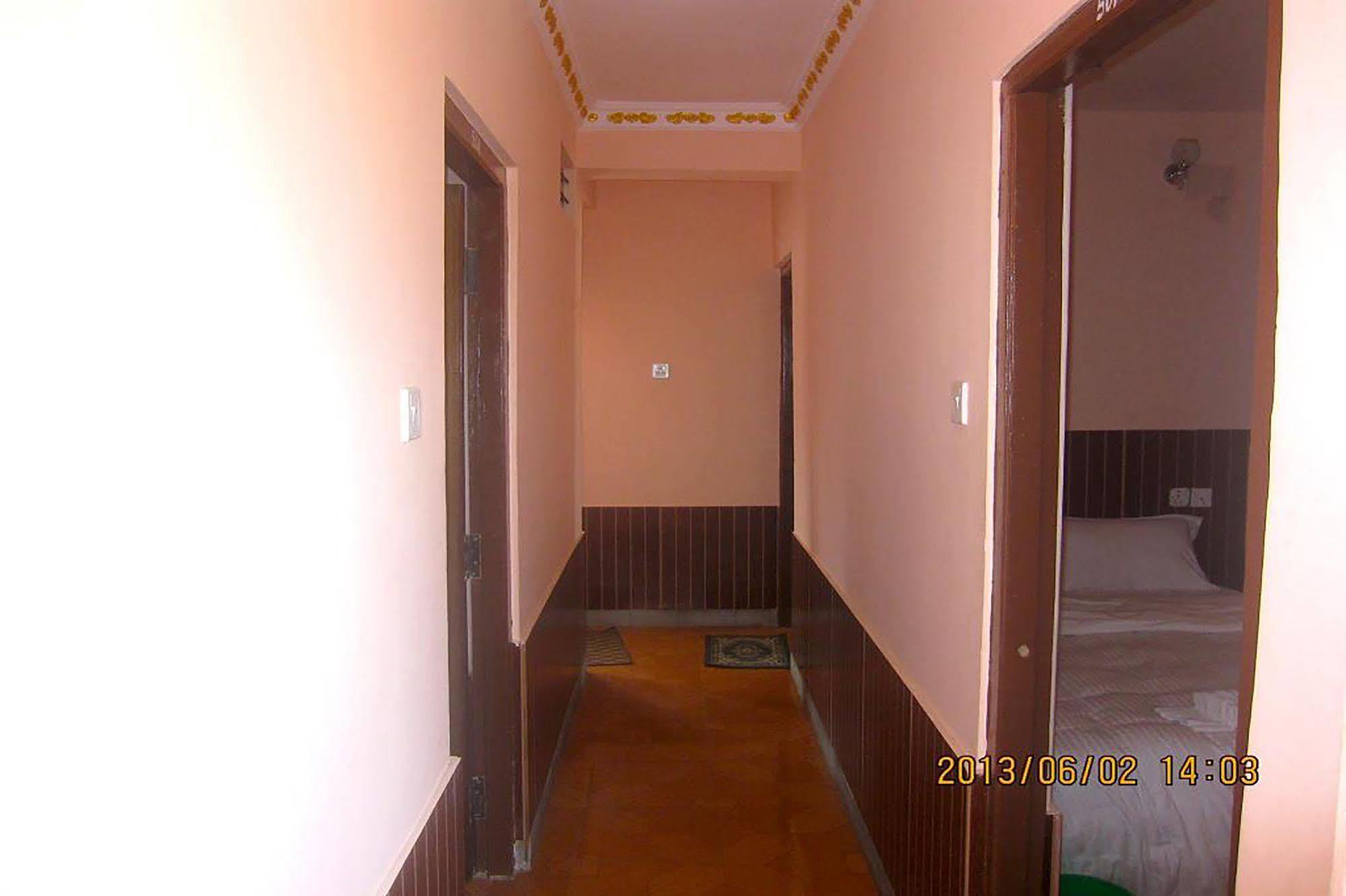 Hotel Half Moon Pokhara Exterior foto